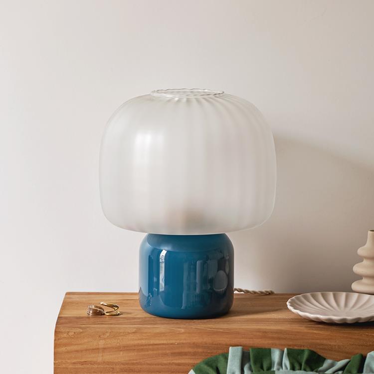 Lampe à poser LED Verre teinté/Verre dépoli H30cm LOULOU Bleu midnight /Abat-jour blanc dépoli