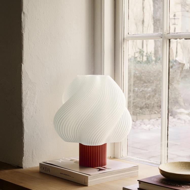 Lampe à poser plastique recyclé H34cm SOFT SERVE GRANDE Rhubarbe